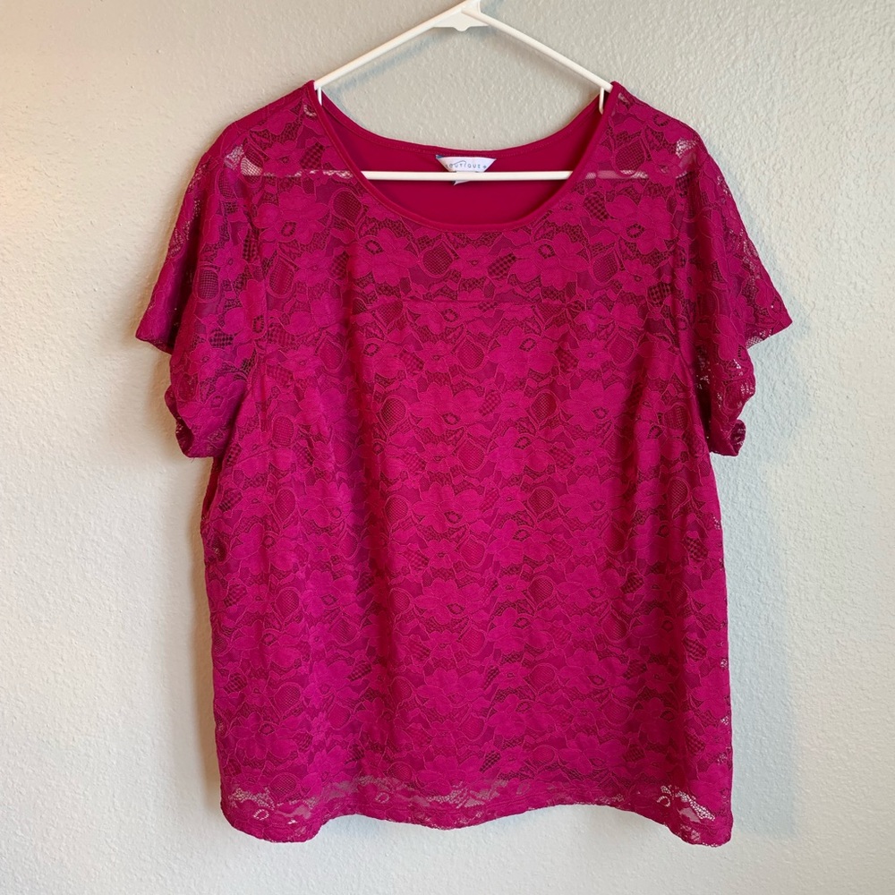 Boutique Magenta Lace Short Sleeve Top